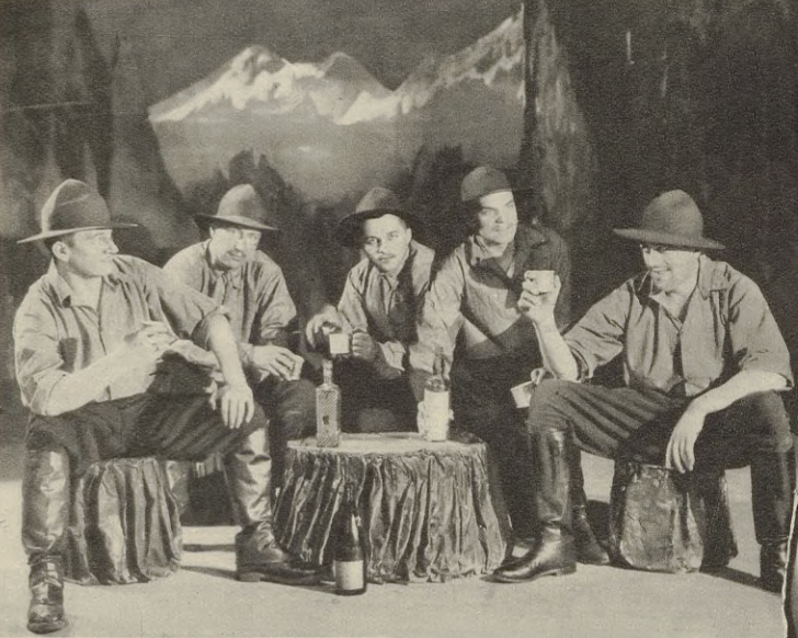 Chór Dana w „Qui Pro Quo”